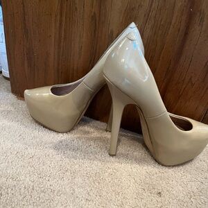 Steve Madden Tan heels Babylonn size 5.5 used like new condition